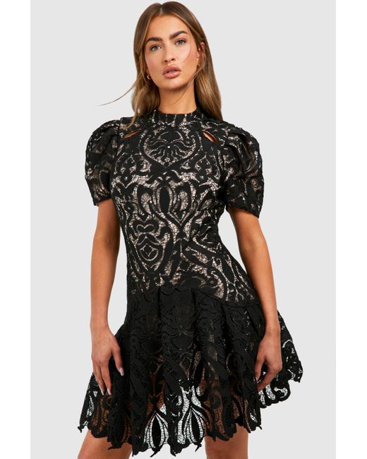 Premium Crochet Lace Puff Sleeve Mini Dress Boohoo de color Black