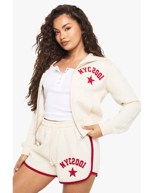 Chándal De Pantalón Corto Y Sudadera Con Capucha Y Cremallera Con Aplique Nyc Boohoo de color White