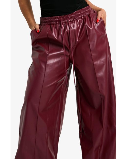 Pantalón Deportivo Plus De Pernera Ancha Y Cuero Sintético Con Cintura Elástica Boohoo de color Red