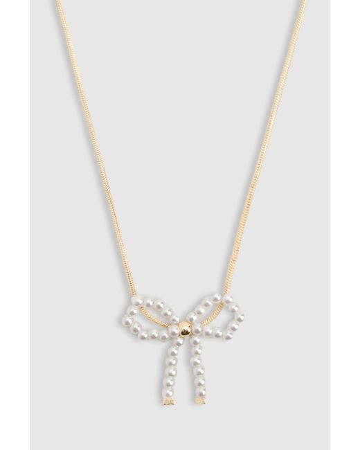 Delicate Gold Pearl Detail Bow Necklace Boohoo de color White