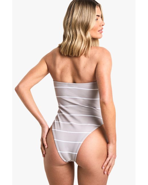 Bañador Essentials Palabra De Honor De Rayas Boohoo de color Natural