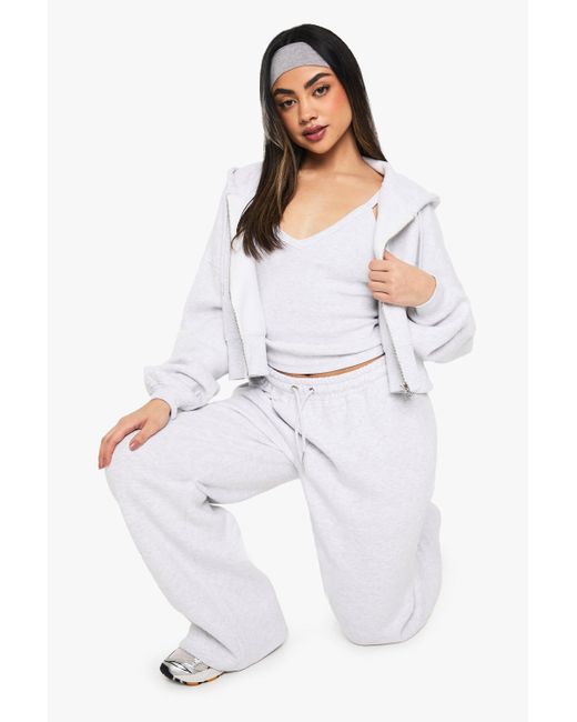 Chándal De 3 Piezas De Canalé Con Capucha Y Top Sin Mangas Con Escote De Pico Boohoo de color White