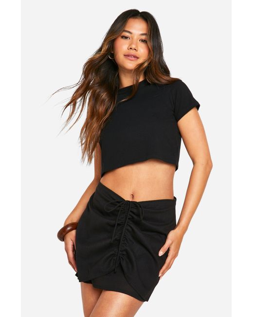 Cotton Ruched Side Mini Skirt Boohoo de color Black