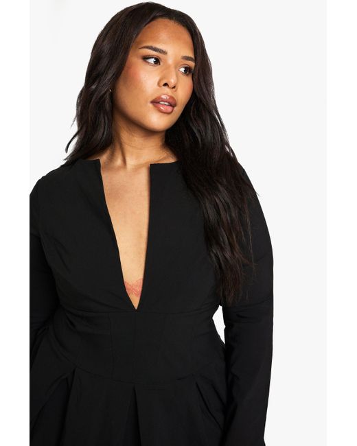 Vestido Plus De Manga Larga Estilo Corsé Escotado Plisado Boohoo de color Black