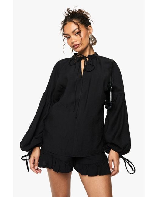 Blusa De Lino Con Volante En Las Mangas Boohoo de color Black