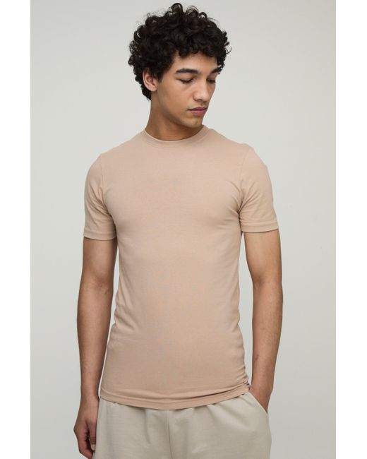 Camiseta Básica Ajustada Al Músculo Con Cuello De Caja Boohoo de color Natural