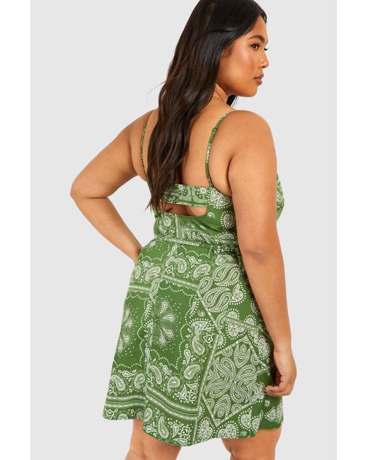 Plus Woven Paisley Print Strappy Mini Dress Boohoo de color Green