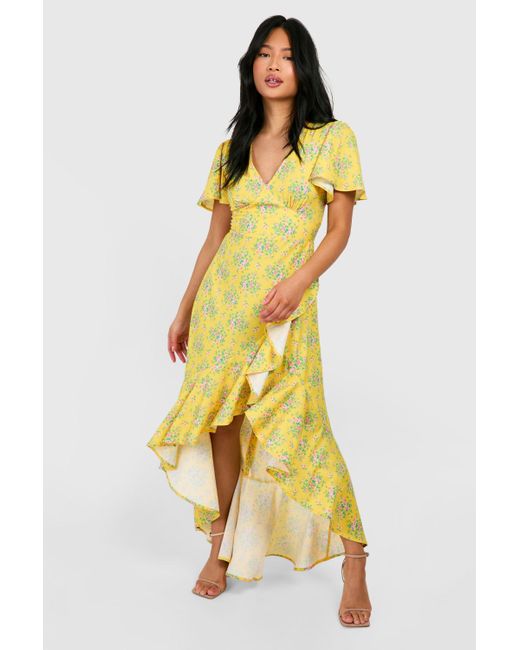 Petite Ditsy Floral Angel Sleeve Wrap Midi Dress Boohoo de color Yellow