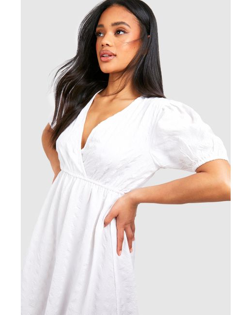 Boohoo Textured Wrap Midi Dress in White | Lyst UK
