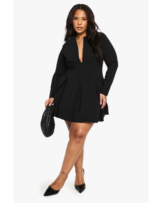 Vestido Plus De Manga Larga Estilo Corsé Escotado Plisado Boohoo de color Black