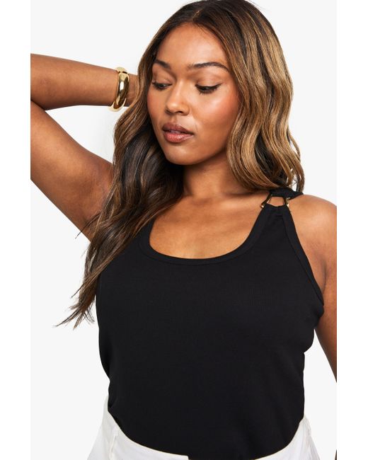 Top Sin Mangas Plus De Canalé Con Ribete Dorado Boohoo de color Black