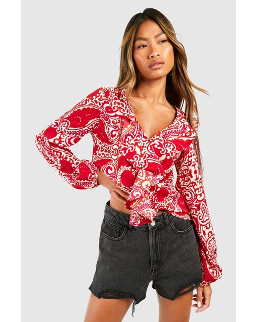 Paisley Ruffle Tie Front Blouse Boohoo de color Red