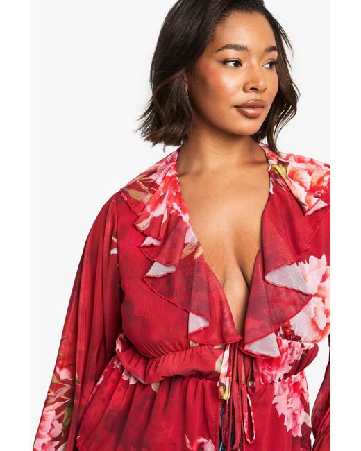 Top Plus Con Volante Y Estampado De Flores Boohoo de color Red