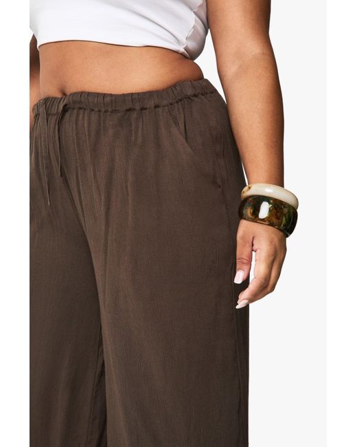 Pantalón Plus Para La Playa De Estopilla Y Pernera Ancha Boohoo de color Brown