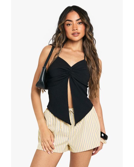 Top Fruncido Con Nudo Frontal Y Escote Halter Boohoo de color Black