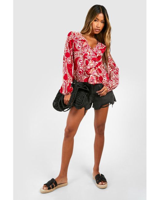 Paisley Ruffle Tie Front Blouse Boohoo de color Red