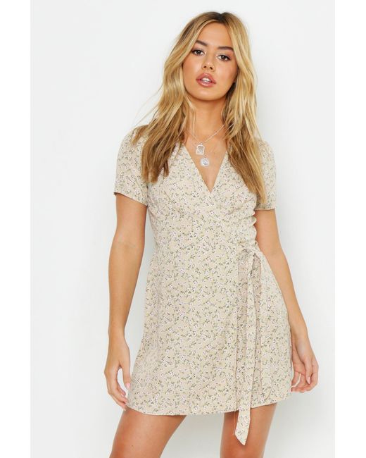 Boohoo Petite Ditsy Floral Print Woven ...