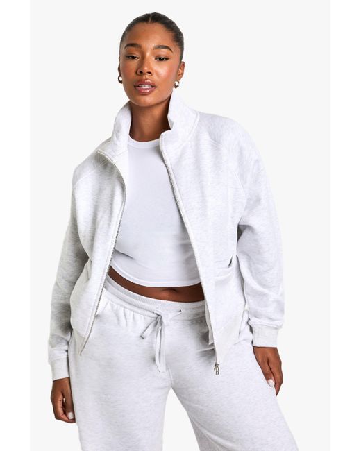 Sudadera Plus Con Cremallera Y Cuello Alto Boohoo de color White