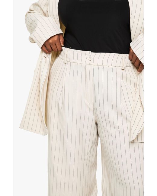 Pantalón Plus De Pernera Recta Entallado Boohoo de color Natural