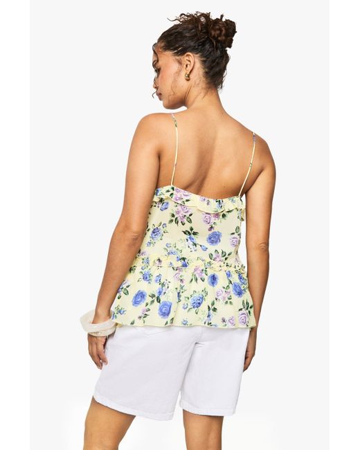 Camisola De Tela Con Volante Y Estampado De Flores Boohoo de color White