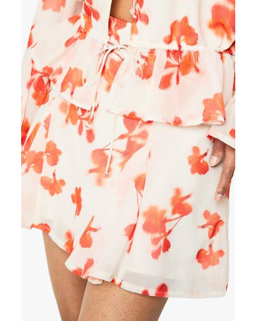 Minifalda De Chifón Godet Con Estampado De Flores Boohoo de color Red