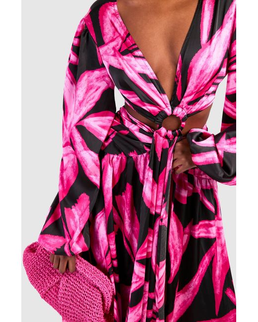 Abstract Print Cut Out Ring Detail Maxi Dress Boohoo de color Red