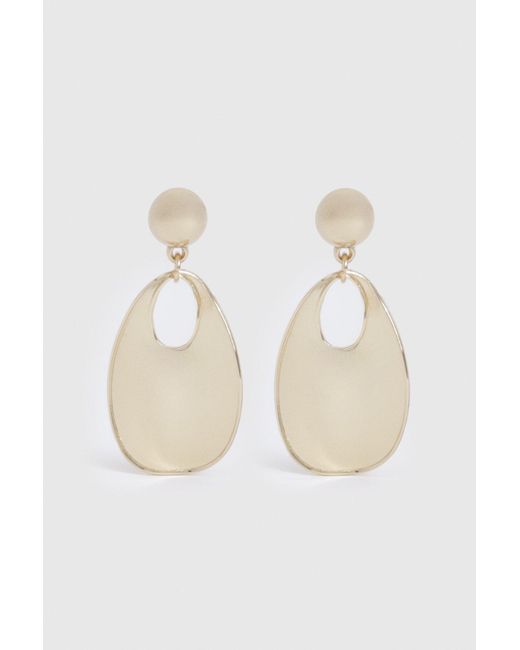 Abstract Pendant Drop Earrings Boohoo de color Black