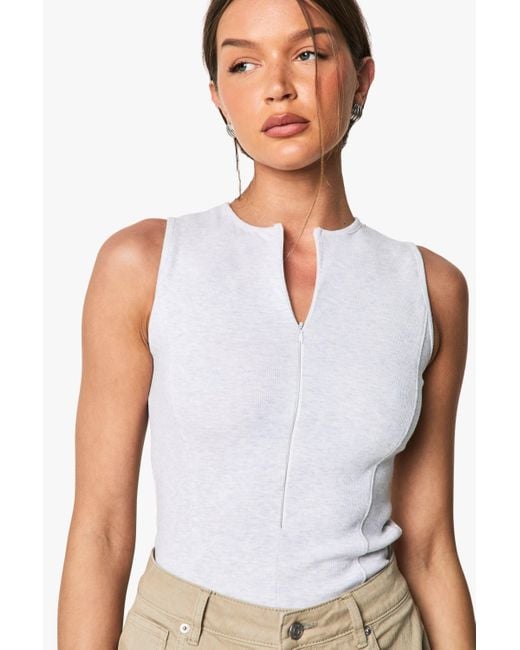 Top De Canalé Sin Mangas Con Cremallera Boohoo de color White