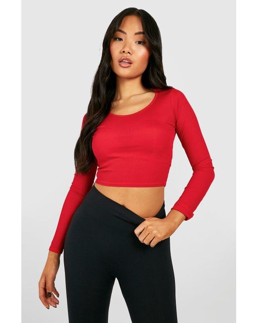 Boohoo Petite Rib Scoop Neck Long Sleeve Crop Top in Red | Lyst UK