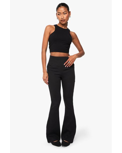 Leggings Básicos De Canalé Acampanados Con Estampado De Boohoo de color Black