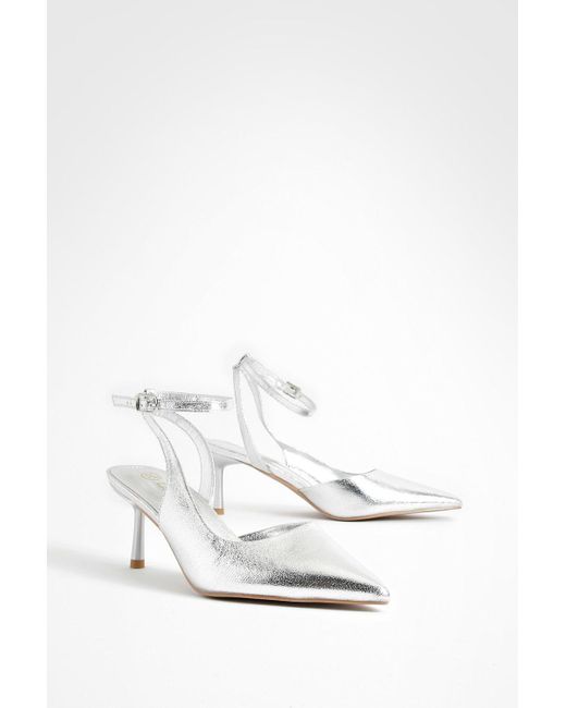 Zapatos De Salón Bajos Cruzados Metálicos Boohoo de color White