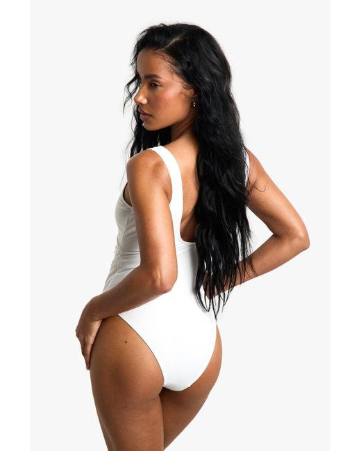 Bañador Essentials Fruncido Con Control De Barriga Boohoo de color White