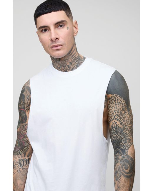 Top Sin Mangas Tall Básico Con Sisa Ancha Boohoo de color White