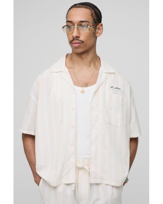 Camisa Oversize Recta Efecto Lino Con Rayas Y Detalle En Los Bolsillos Boohoo de color White