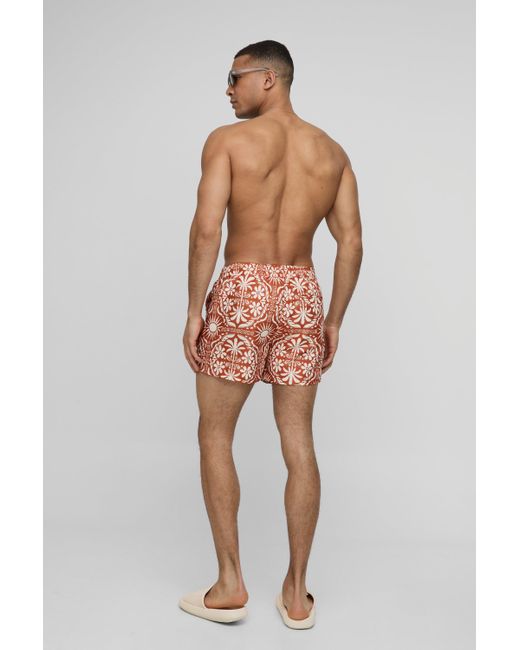 BoohooMAN Mittellange Badehose mit abstraktem Print in Red für Herren