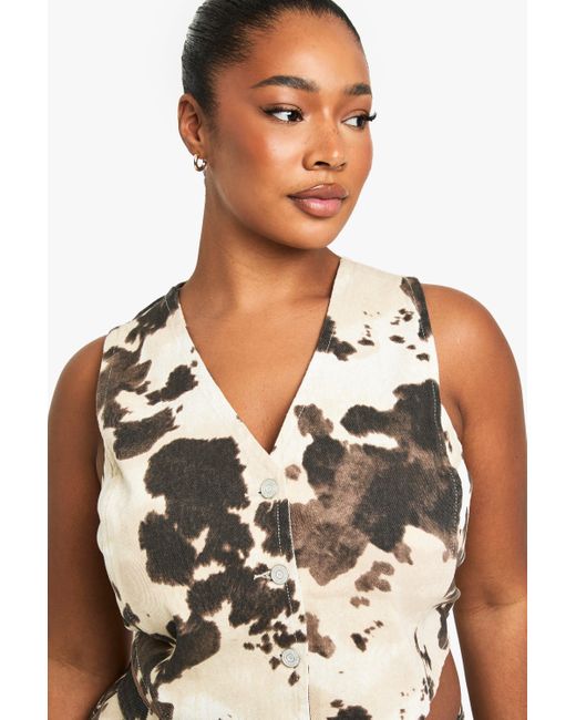 Chaleco Plus Con Botones Y Estampado De Vaca Boohoo de color White