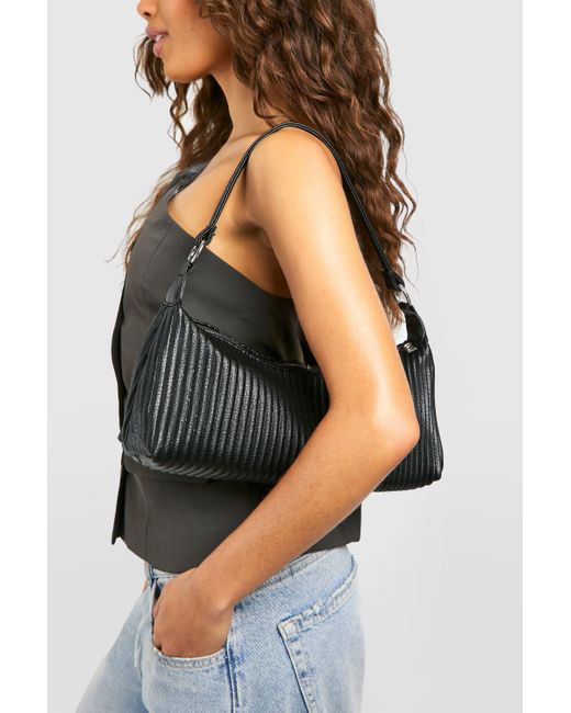 Pleated Pu Shoulder Bag Boohoo de color Black
