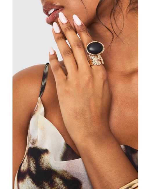 Anillo Dorado Martillado Con Gema Boohoo de color Brown