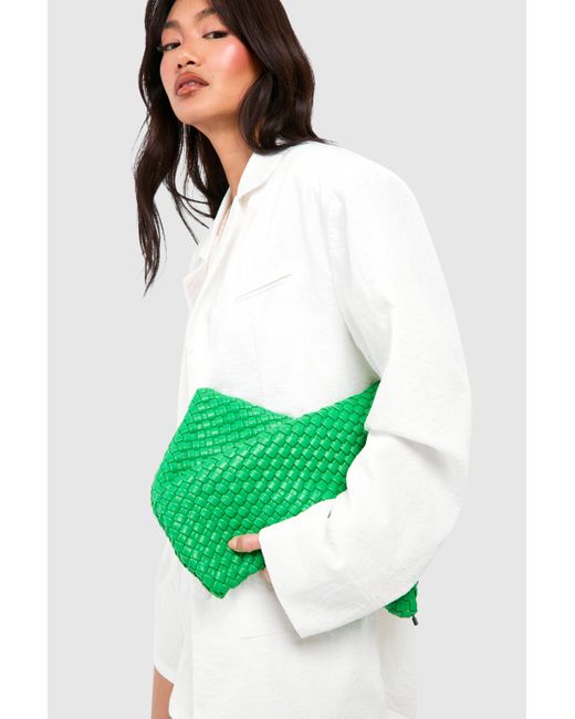 Woven Clutch Bag Boohoo de color Green