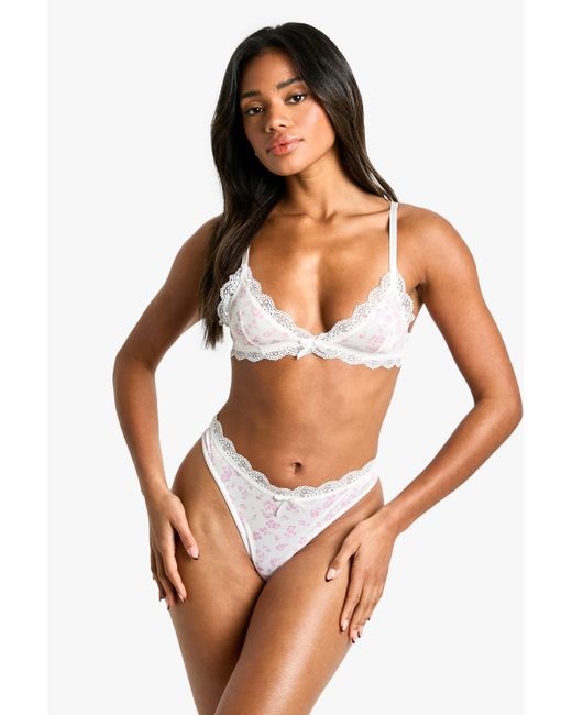 Conjunto De Tanga Y Bralette Con Ribete De Encaje Boohoo de color White