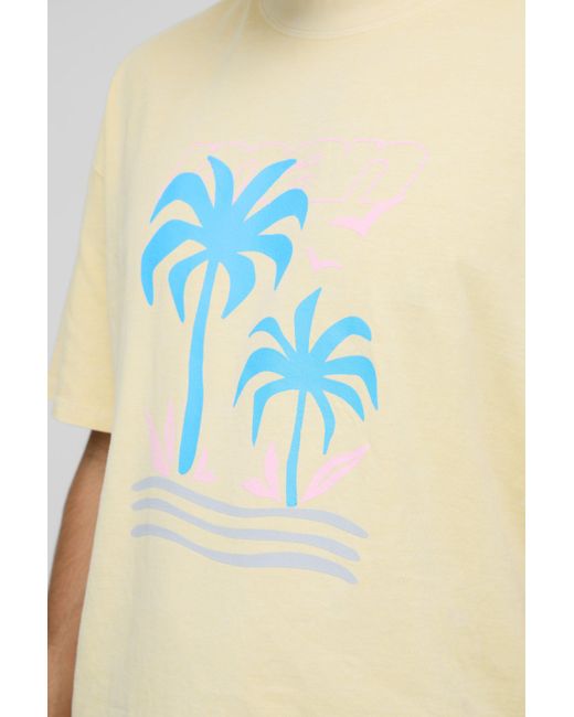Camiseta Oversize Man Con Cuello Extendido Y Estampado Gráfico Desteñido De Palmeras Boohoo de color Yellow