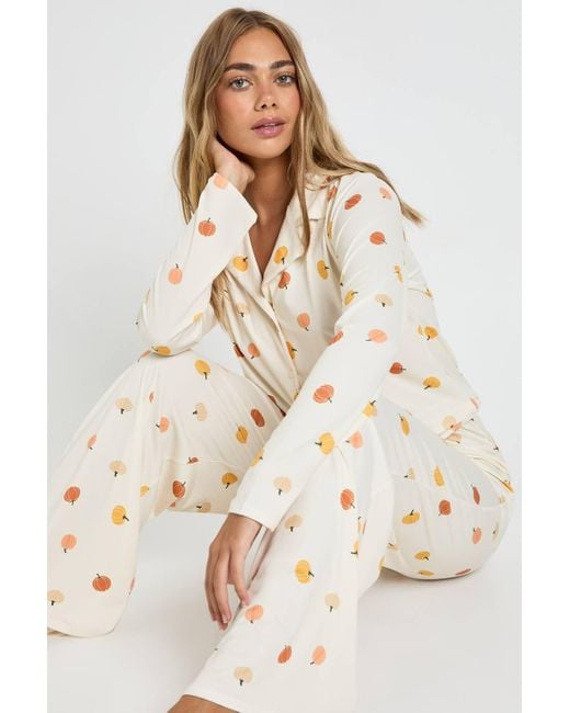 Boohoo Natural Halloween Ditsy Pumpkin Print Long Sleeve Shirt & Pants Pyjama Set