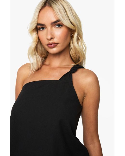 Top Crop De Lino Con Nudo Y Un Hombro Descubierto Boohoo de color Black