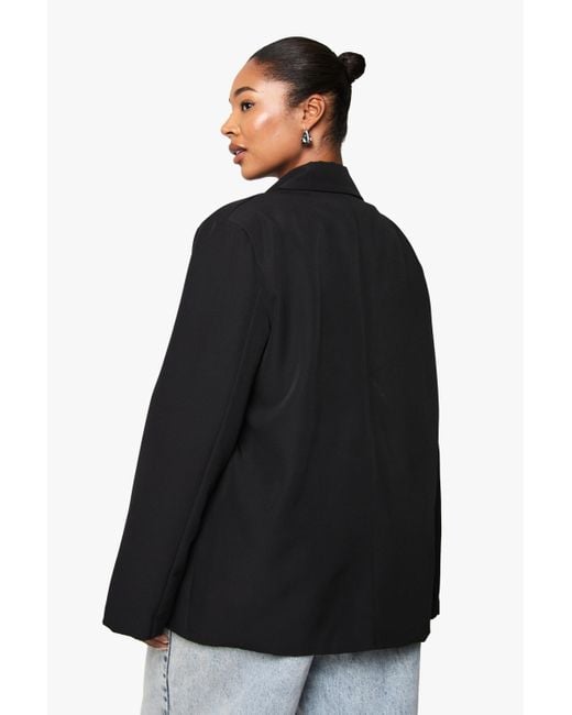 Americana Plus Oversize De Tela Con Botonadura Doble Boohoo de color Black