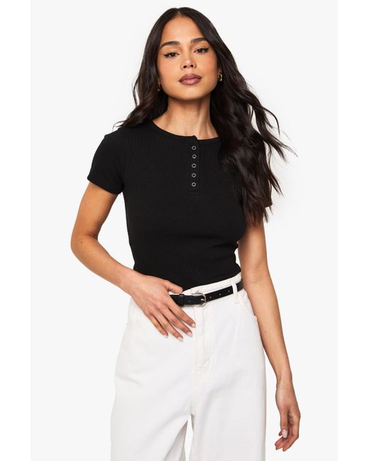 Top De Canalé Con Cuello De Caja Y Botones De Presión Boohoo de color Black