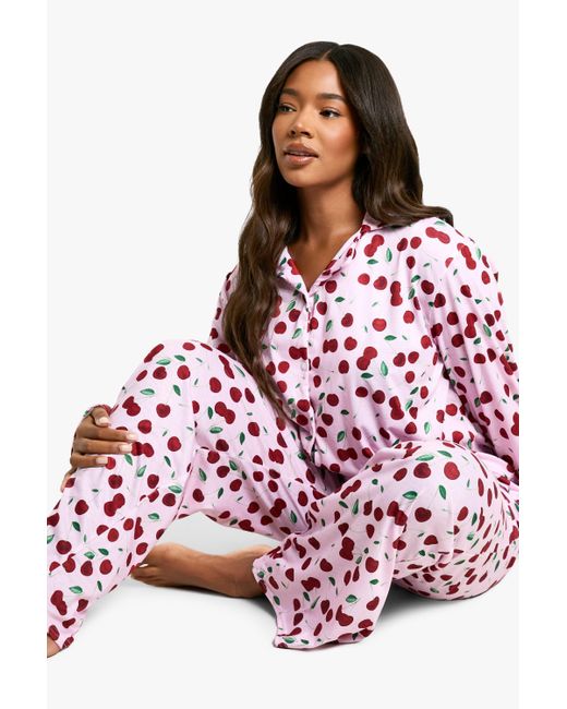 Pijama Plus Largo Con Estampado De Cerezas Boohoo de color Red