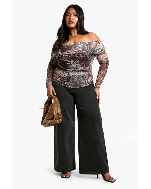 Top Plus De Malla Con Escote Bardot Y Estampado De Leopardo Boohoo de color Gray
