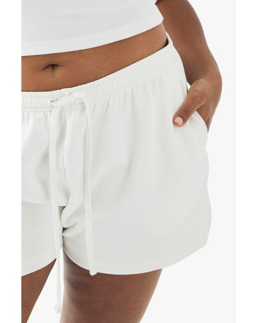 Pantalón Corto Plus De Chándal Con Bordado Dsgn Studio Boohoo de color White