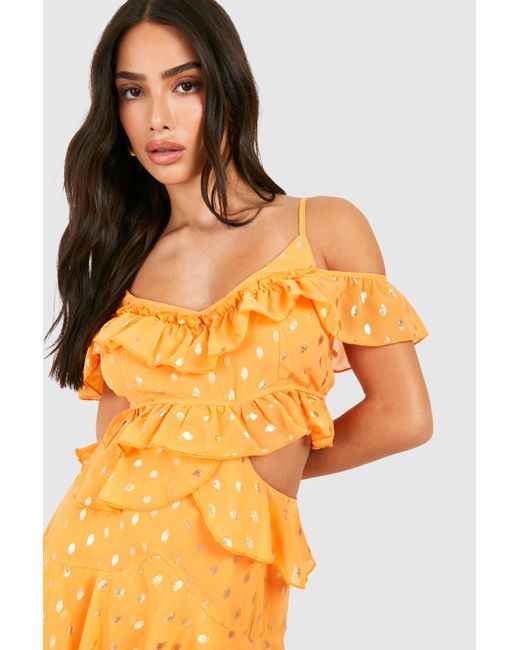 Petite Metallic Dobby Ruffle Maxi Dress Boohoo de color Orange
