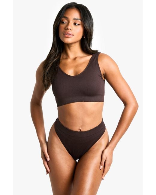 Braguita De Biquini De Canalé Con Filo Festoneado Boohoo de color Black